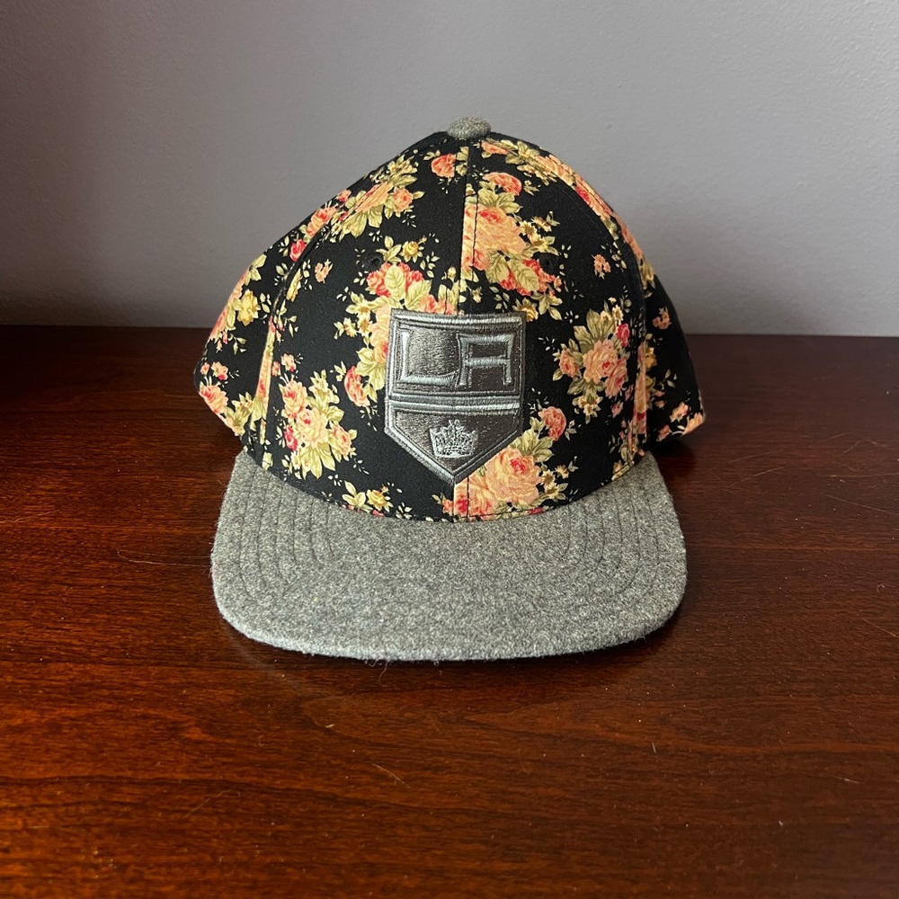 American Needle Los Angles LA Kings NHL Hat Floral Black and Gray EUC‎